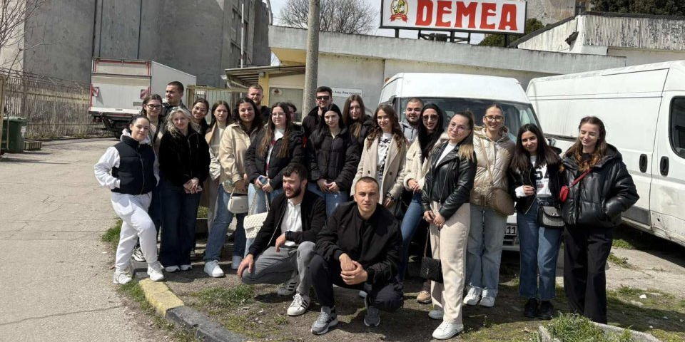 Практическо занятие на студенти от специалност „Стокознание и митническа дейност“