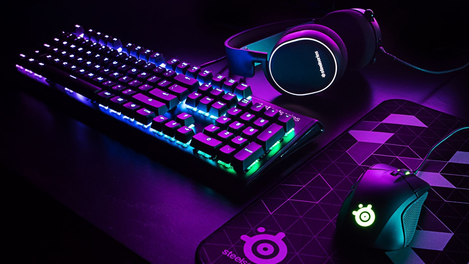 "Game nights" в Икономически университет - Варна