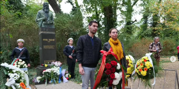 Поднасяне на венци по случай 1-ви ноември.